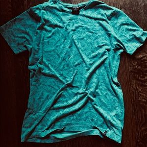 A loud turquoise T-shirt.